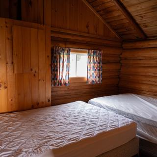 Bedroom with twin beds