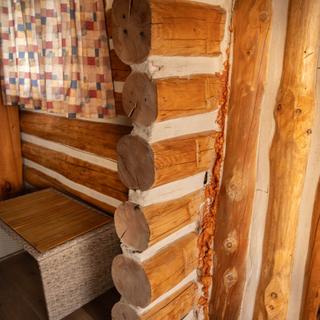 Log corner construction