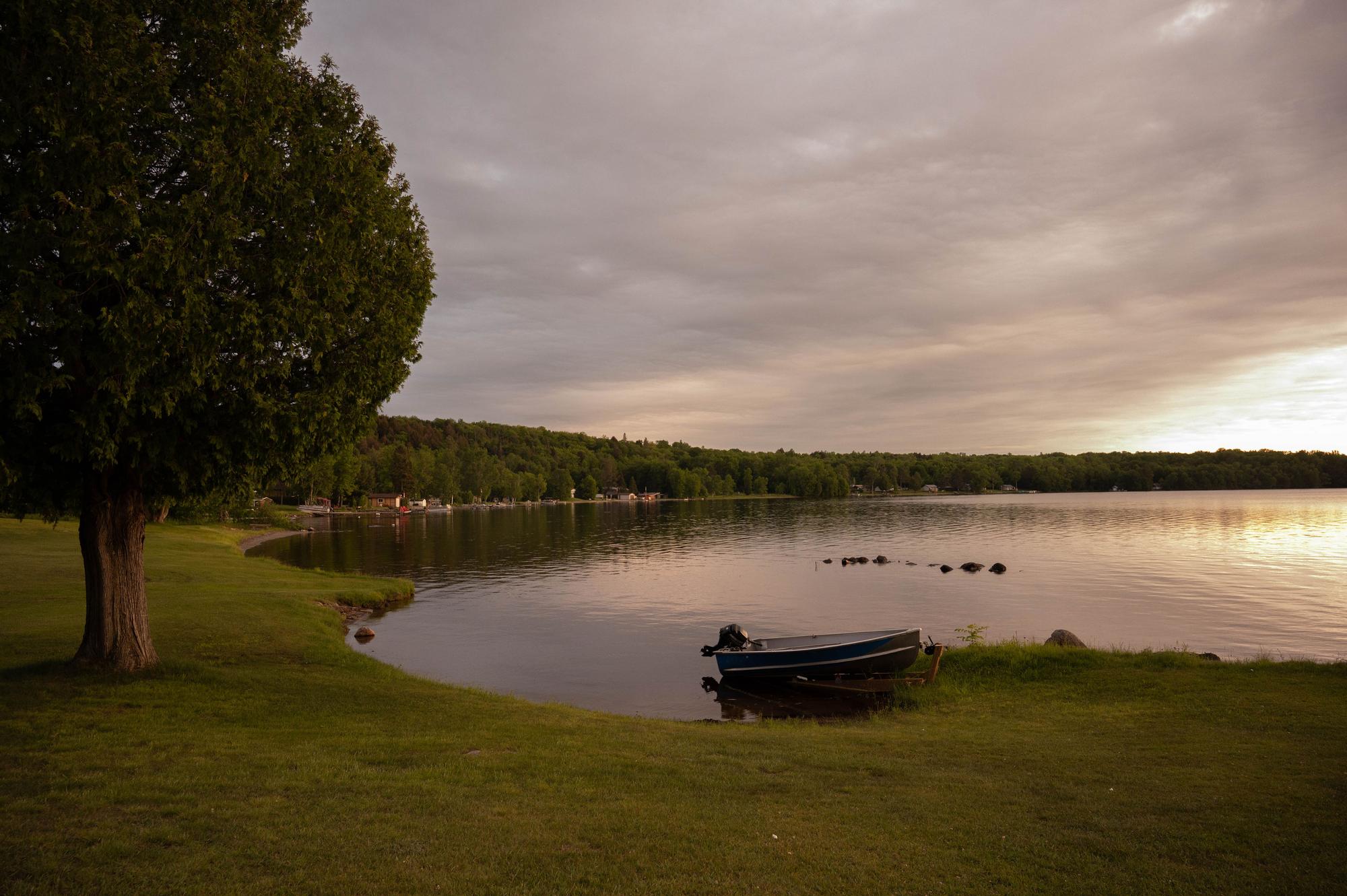 Boat on Tomiko Lake